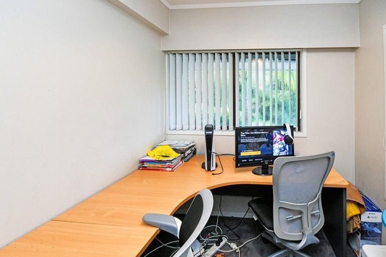 Photo of property in 24 Eugenia Rise, Totara Heights, Auckland, 2105