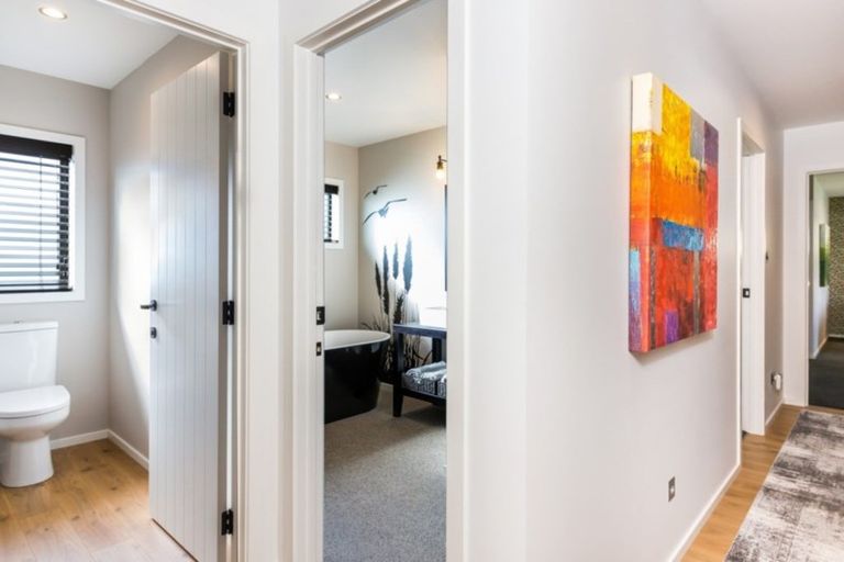 Photo of property in 2 Peregrine Place, Kinloch, Taupo, 3377