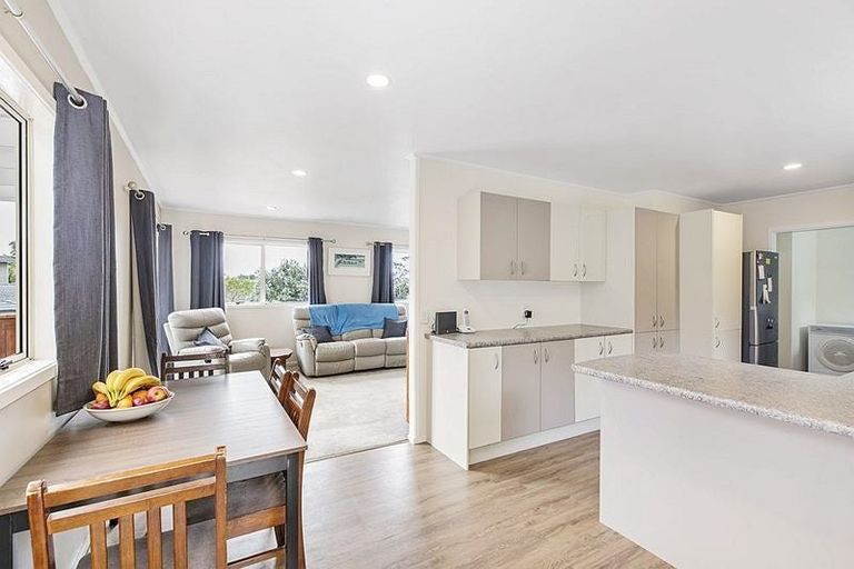 Photo of property in 7 Kilcar Place, Massey, Auckland, 0614