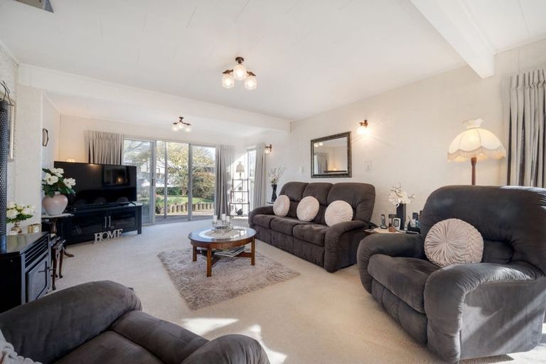 Photo of property in 10 Leewood Place, Pakuranga Heights, Auckland, 2010