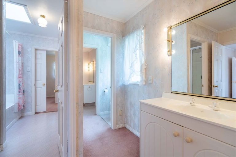 Photo of property in 14 Javelin Place, West Harbour, Auckland, 0618