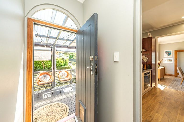 Photo of property in 2 Tarata Street, Saint Johns Hill, Whanganui, 4501