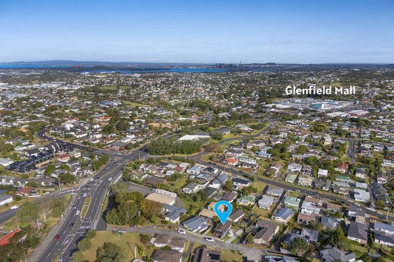 Photo of property in 1/4 Clare Place, Glenfield, Auckland, 0629