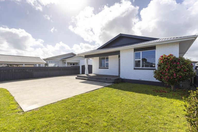 Photo of property in 27 Tukapa Street, Westown, New Plymouth, 4310