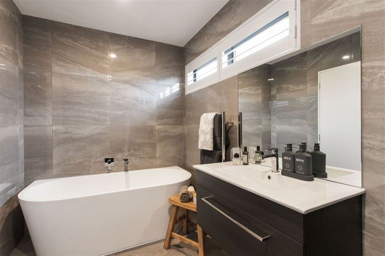 Photo of property in 35 Hawkesbury Avenue, St Albans, Christchurch, 8014