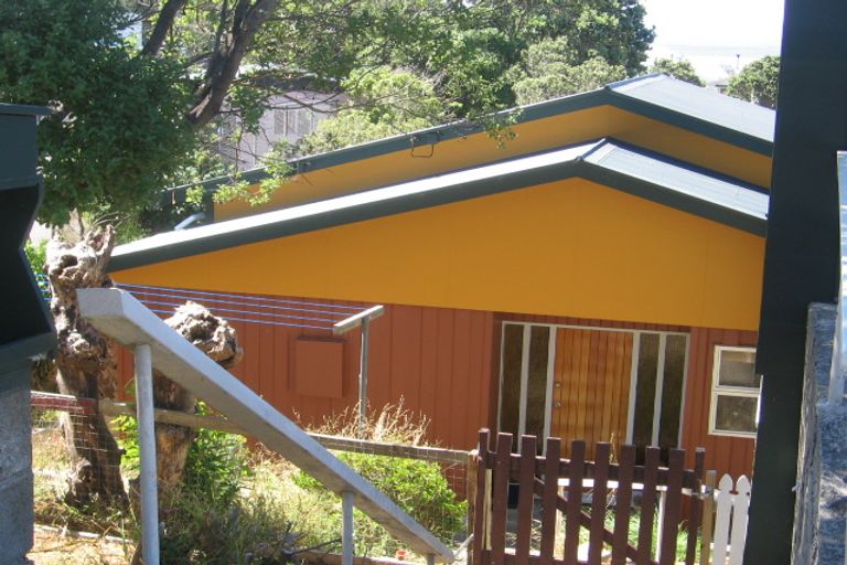 Photo of property in 17 Harbour View Road, Northland, Wellington, 6012