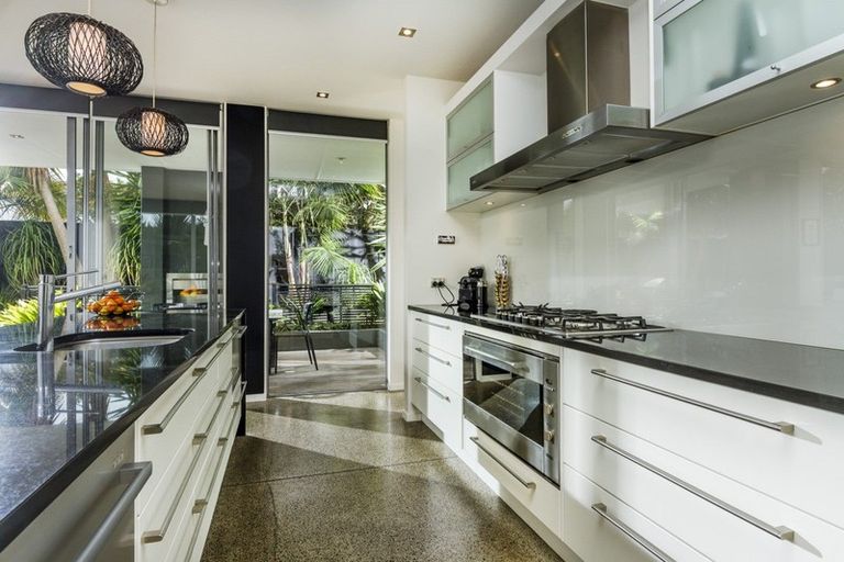 Photo of property in 33 Waiake Street, Torbay, Auckland, 0630