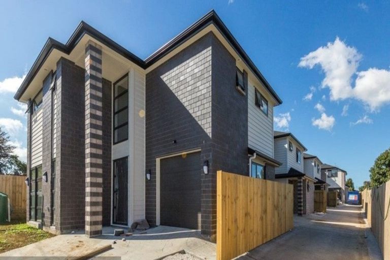 Photo of property in 7b Waiari Road, Conifer Grove, Takanini, 2112