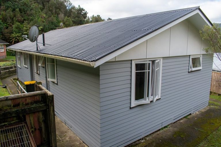 Photo of property in 29 Shackleton Grove, Stokes Valley, Lower Hutt, 5019