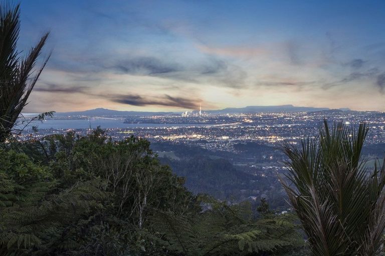 Photo of property in 27 Turanga Road, Henderson Valley, Auckland, 0612