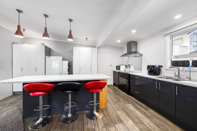 Photo of property in 24 Beach Road, Waikawa, Picton, 7220