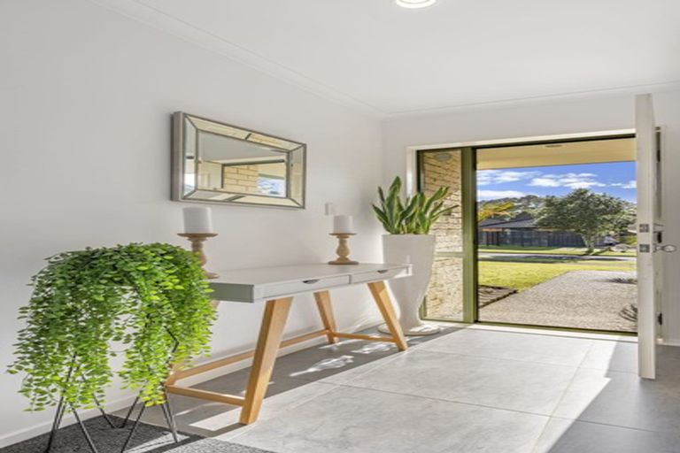 Photo of property in 24 Chelmsley Avenue, Henderson, Auckland, 0612