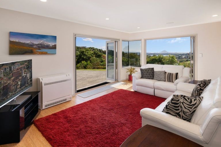 Photo of property in 16 Gunbar Drive, Welcome Bay, Tauranga, 3175
