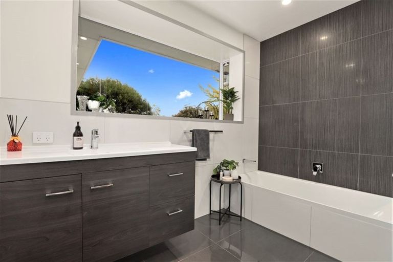 Photo of property in 60 Lee Road, Burbush, Hamilton, 3289