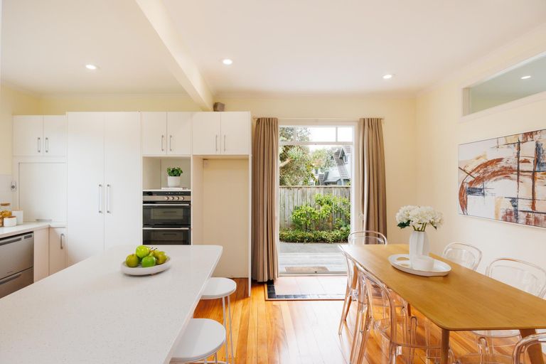 Photo of property in 215a Victoria Avenue, Hokowhitu, Palmerston North, 4410