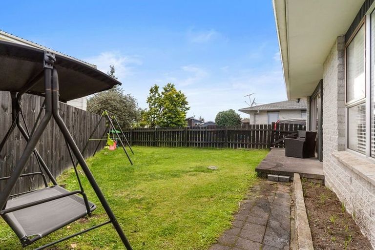Photo of property in 2/7 Frank Evans Place, Henderson, Auckland, 0610