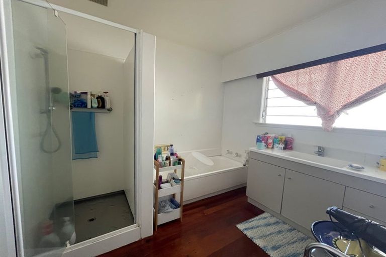 Photo of property in 129 Forrest Hill Road, Forrest Hill, Auckland, 0620