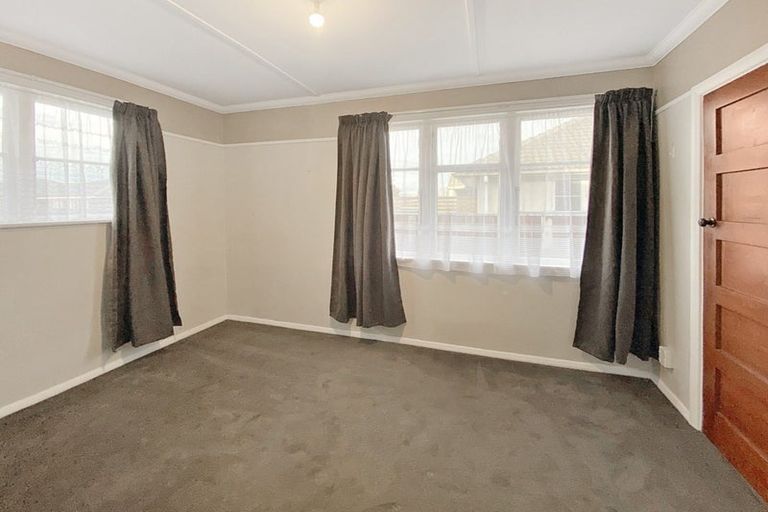 Photo of property in 660 Featherston Street, Roslyn, Palmerston North, 4414