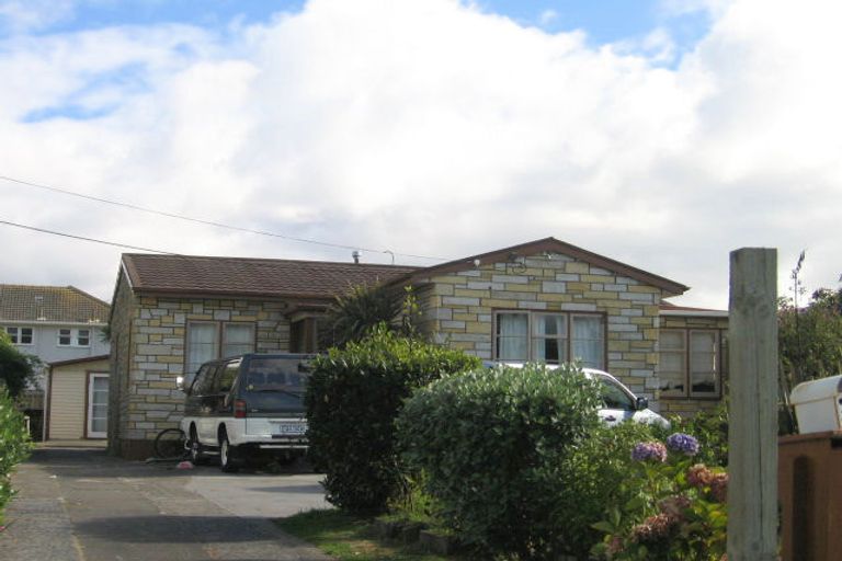 Photo of property in 32 Glamis Avenue, Strathmore Park, Wellington, 6022