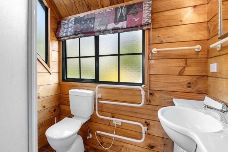 Photo of property in 38 Gemini Place, Kawaha Point, Rotorua, 3010