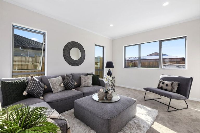 Photo of property in 18 Gilbransen Road, Kumeu, 0810