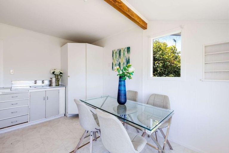 Photo of property in 2/18 Fowler Street, Northcote, Auckland, 0627