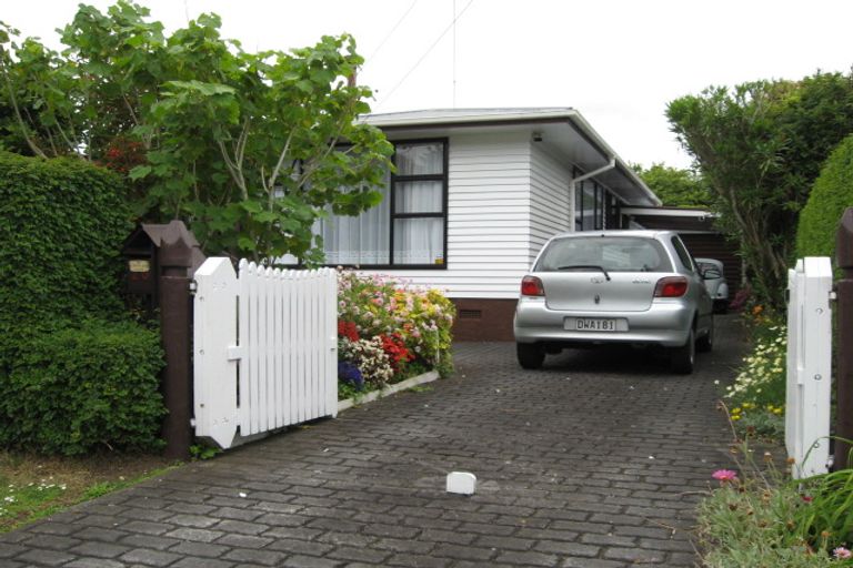 Photo of property in 20 Sullivan Avenue, Mangere Bridge, Auckland, 2022