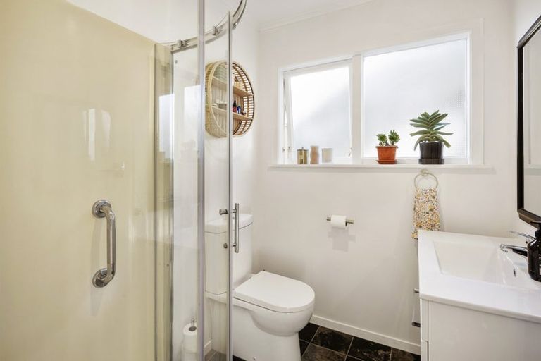 Photo of property in 7/139 Queens Drive, Lyall Bay, Wellington, 6022