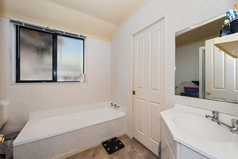 Photo of property in 12 Twickenham Place, Nawton, Hamilton, 3200