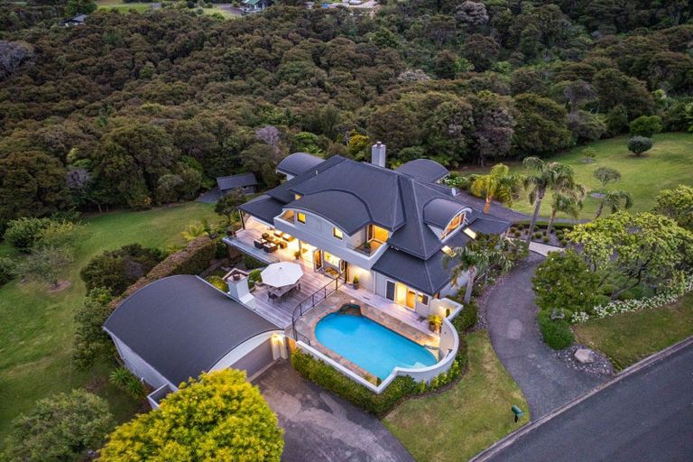 Photo of property in 2 Puriri Place, Sandspit, Warkworth, 0982