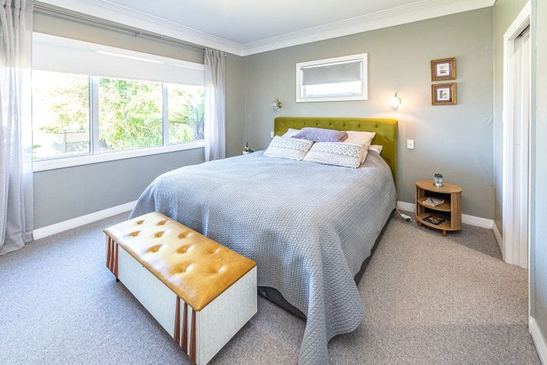 Photo of property in 2 Tarata Street, Saint Johns Hill, Whanganui, 4501