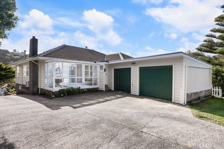 Photo of property in 30 Bassett Road, Johnsonville, Wellington, 6037