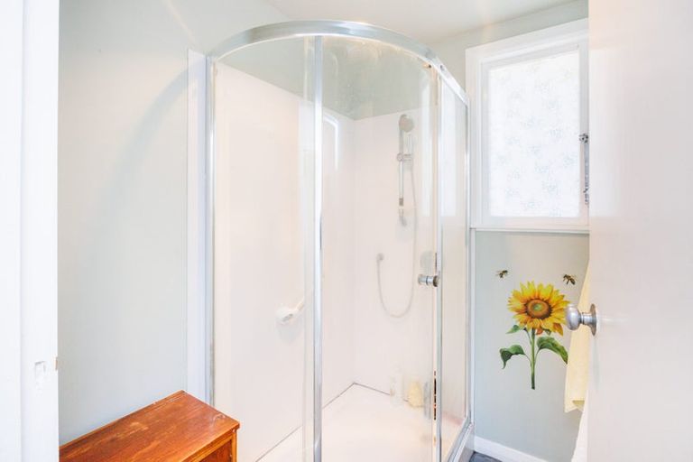 Photo of property in 11 Hendon Place, West End, Palmerston North, 4412