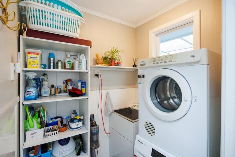 Photo of property in 24 Parkland Crescent, Terrace End, Palmerston North, 4410