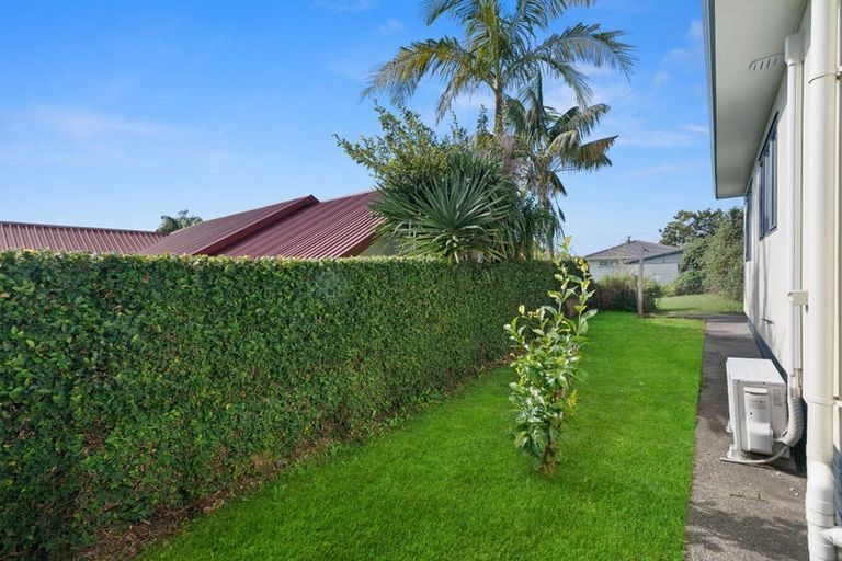 Photo of property in 19 Lasque Place, Glen Eden, Auckland, 0602