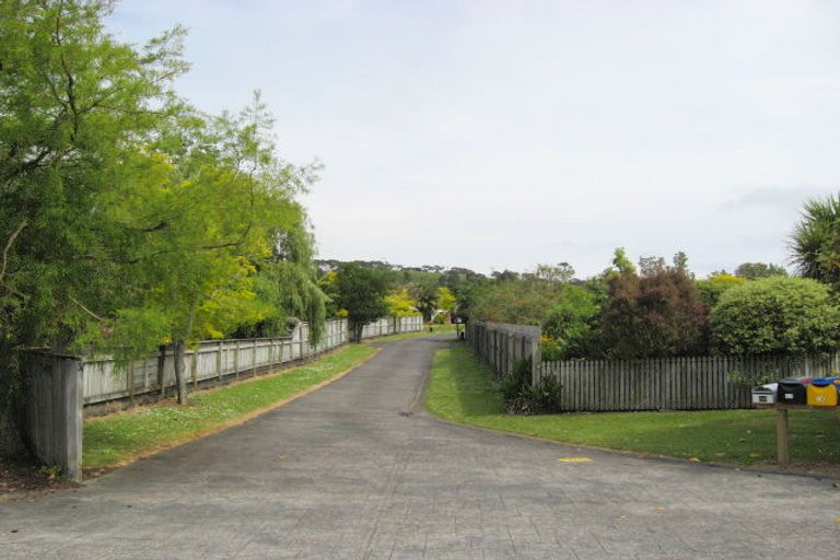 Photo of property in 26 Rosella Grove, Waimauku, 0812