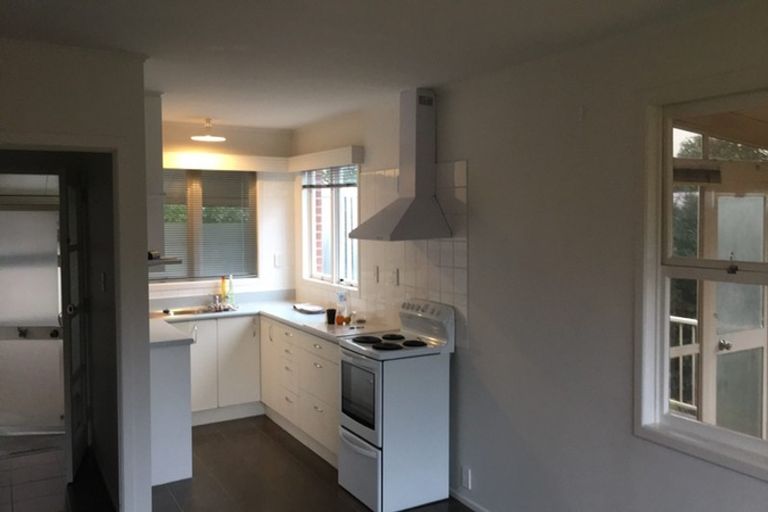 Photo of property in 2/17 Scarboro Terrace, Murrays Bay, Auckland, 0630