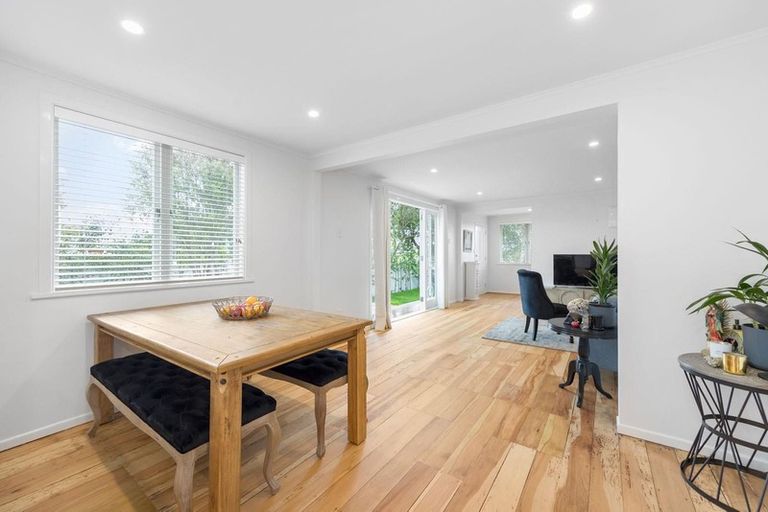Photo of property in 24 Walmer Road, Point Chevalier, Auckland, 1022