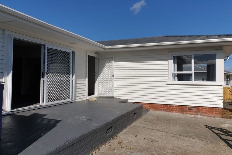 Photo of property in 5 Christmas Road, Manurewa, Auckland, 2102