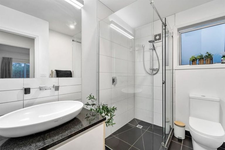 Photo of property in 2/31 Heathcote Road, Castor Bay, Auckland, 0620