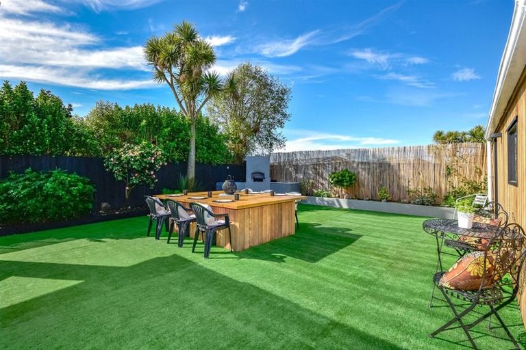 Photo of property in 43 Effingham Street, North New Brighton, Christchurch, 8083