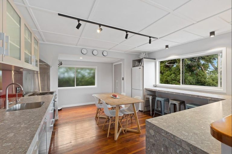 Photo of property in 220 Wade River Road, Wade Heads, Whangaparaoa, 0932