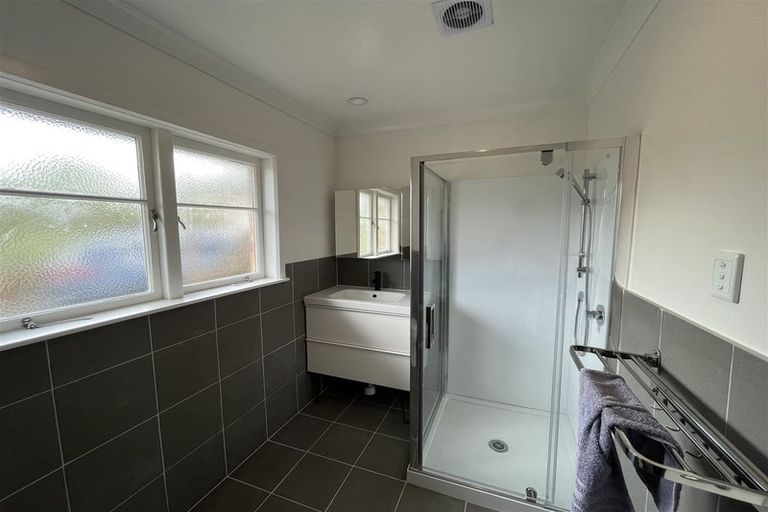 Photo of property in 2/2a Matipo Road, Te Atatu Peninsula, Auckland, 0610