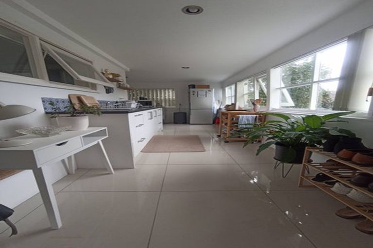 Photo of property in 75 Mountbatten Avenue, Hillcrest, Auckland, 0627
