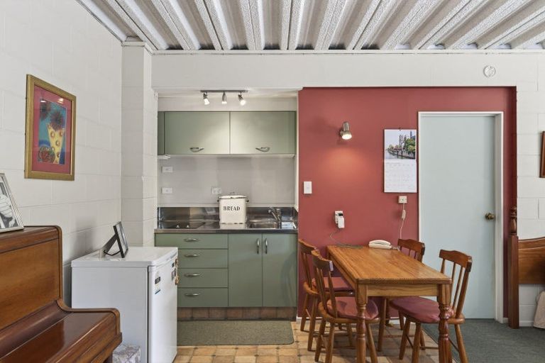 Photo of property in 6a Leatham Avenue, Strandon, New Plymouth, 4312