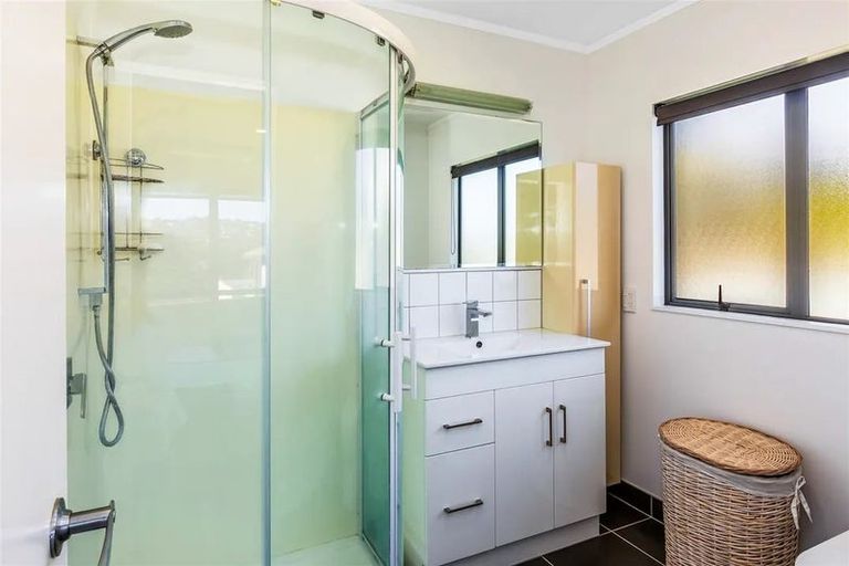 Photo of property in 18 Joseph Banks Drive, Whitby, Porirua, 5024