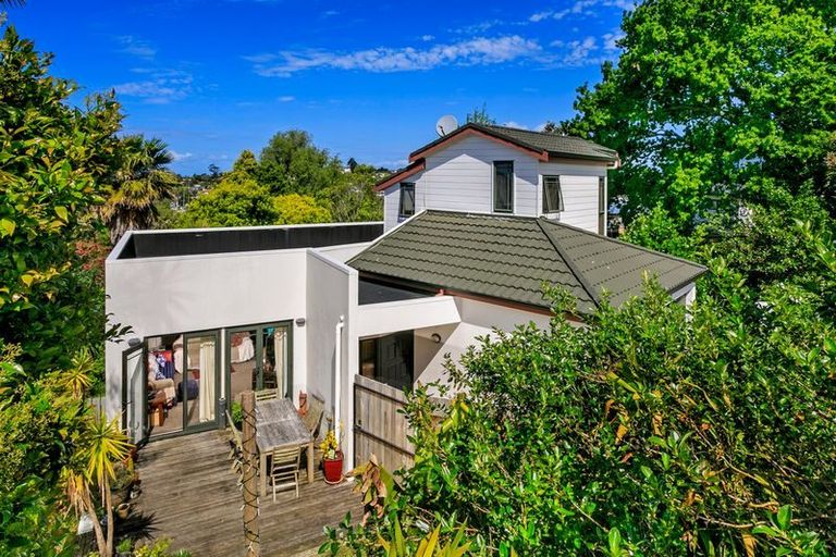 Photo of property in 2/710 East Coast Road, Milford, Auckland, 0620