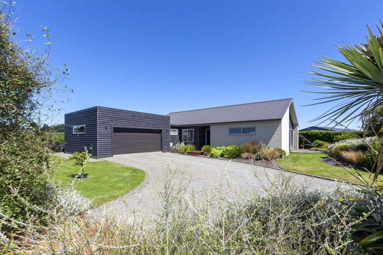 Photo of property in 2 Te Heke Place, Waikanae, 5036
