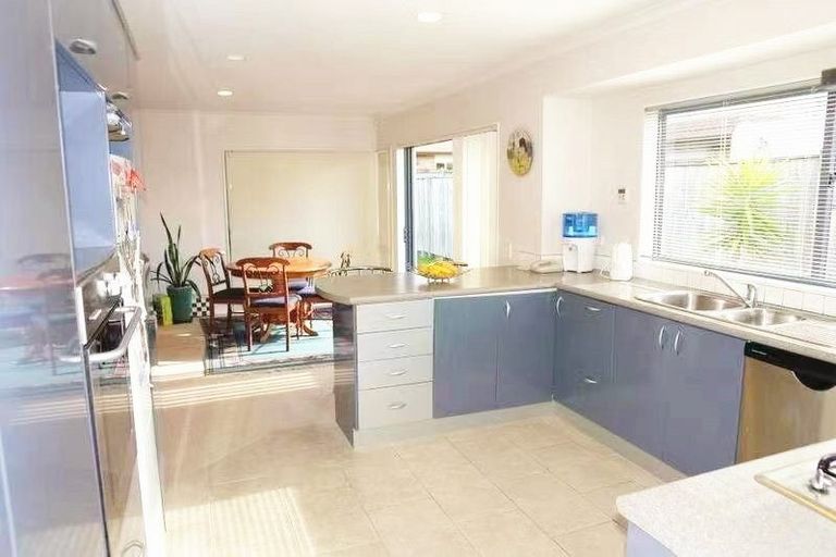 Photo of property in 11 Glanmire Place, Flat Bush, Auckland, 2016