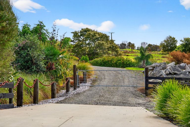 Photo of property in 252 Oneriri Road, Kaiwaka, 0573